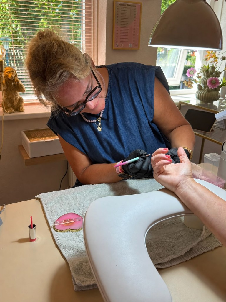 Biab nagelbehandeling bij Puur & Stralend!