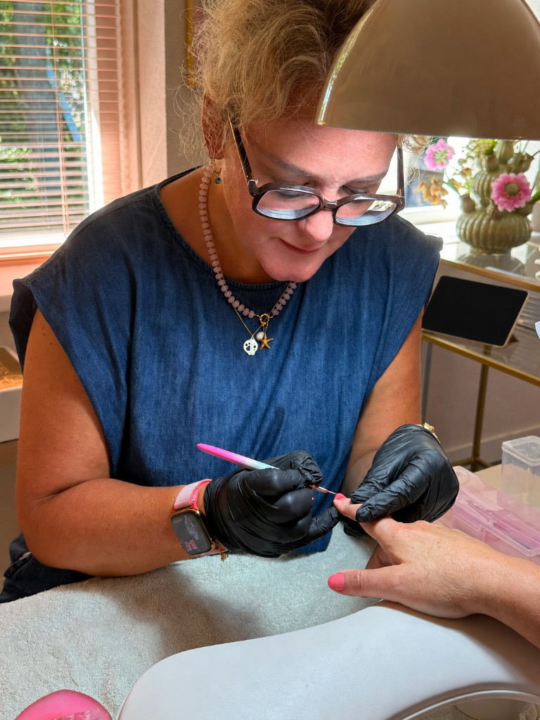 Biab manicure in de salon van Puur & Stralend!